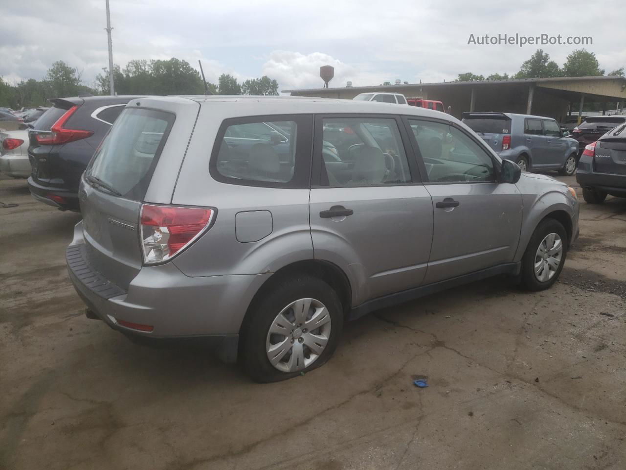 2009 Subaru Forester 2.5x Silver vin: JF2SH616X9H743272