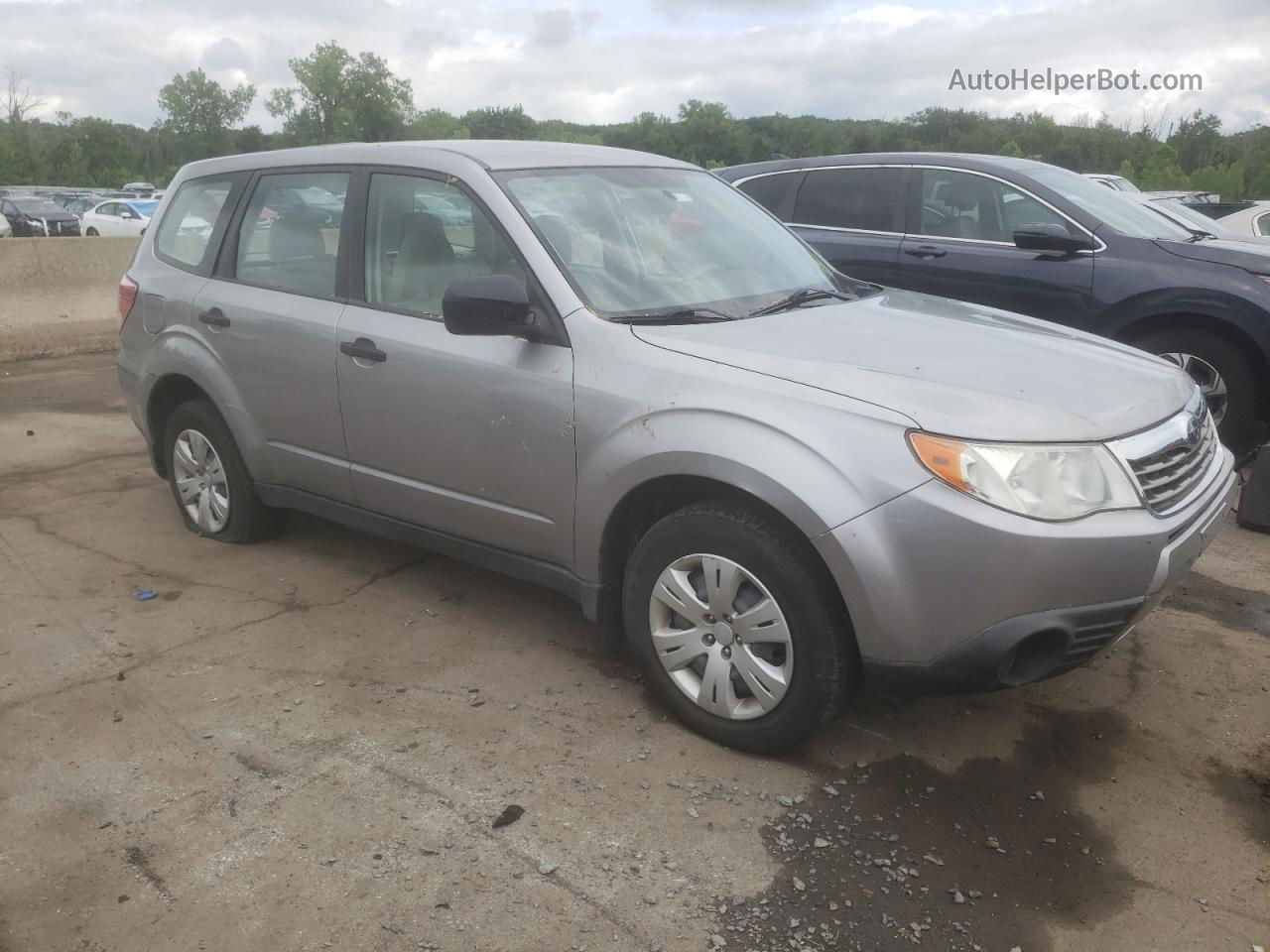 2009 Subaru Forester 2.5x Silver vin: JF2SH616X9H743272