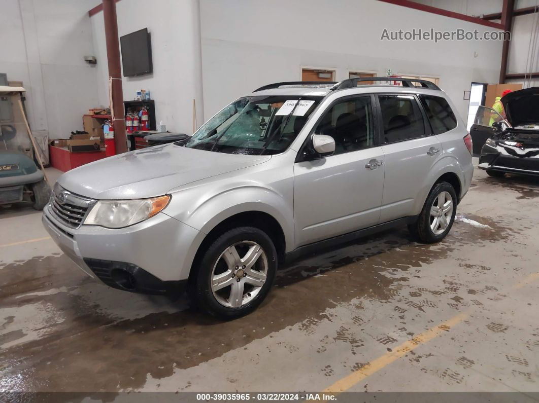 2009 Subaru Forester 2.5x Silver vin: JF2SH636X9H781422