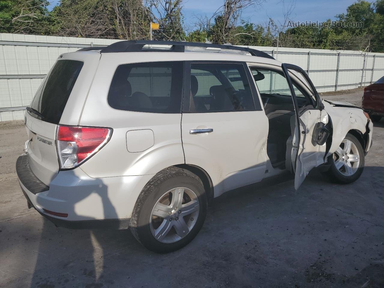 2009 Subaru Forester 2.5x Limited White vin: JF2SH64649H775016