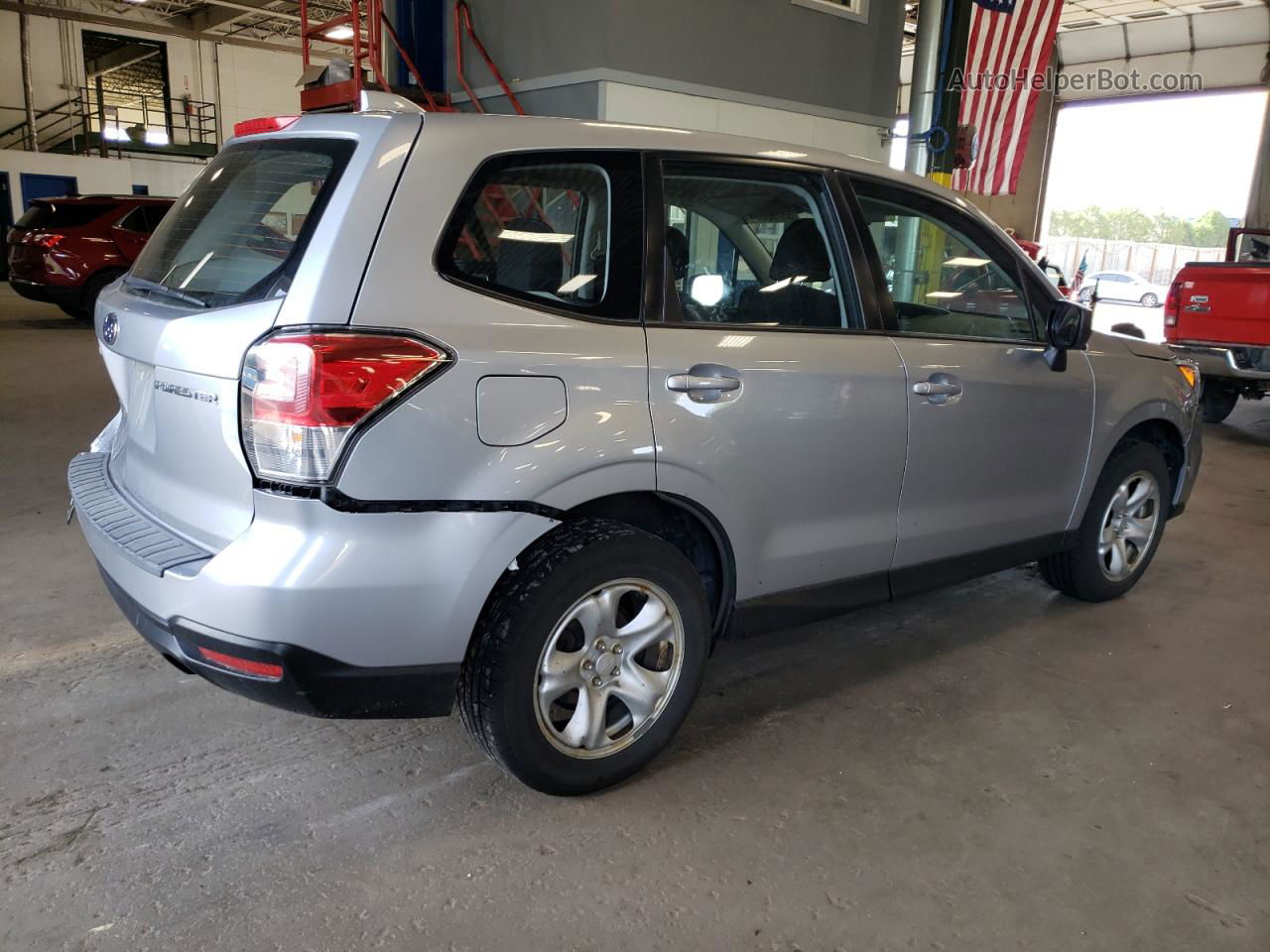 2018 Subaru Forester 2.5i Silver vin: JF2SJAAC2JG443314