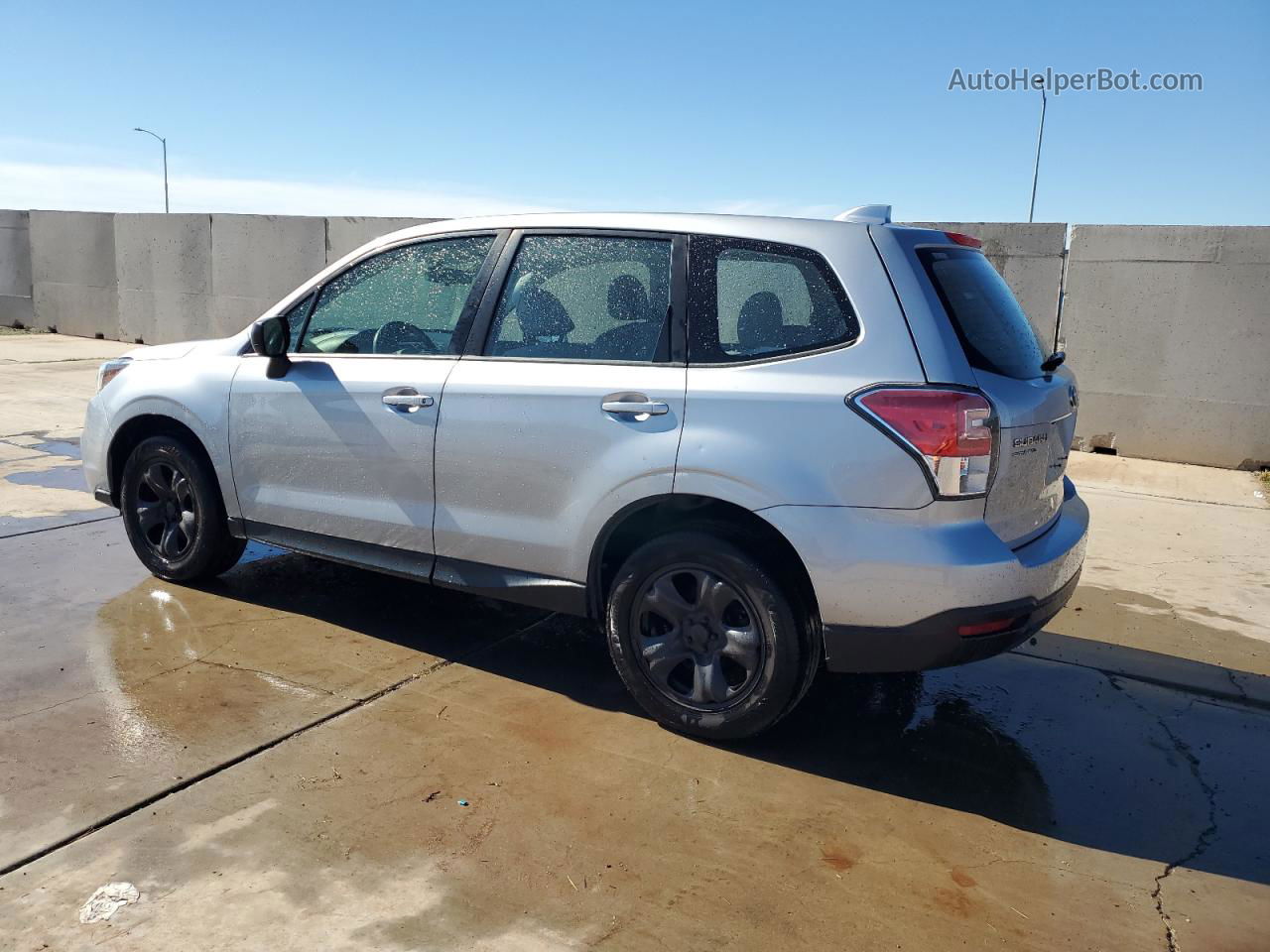 2018 Subaru Forester 2.5i Silver vin: JF2SJAAC3JH525322