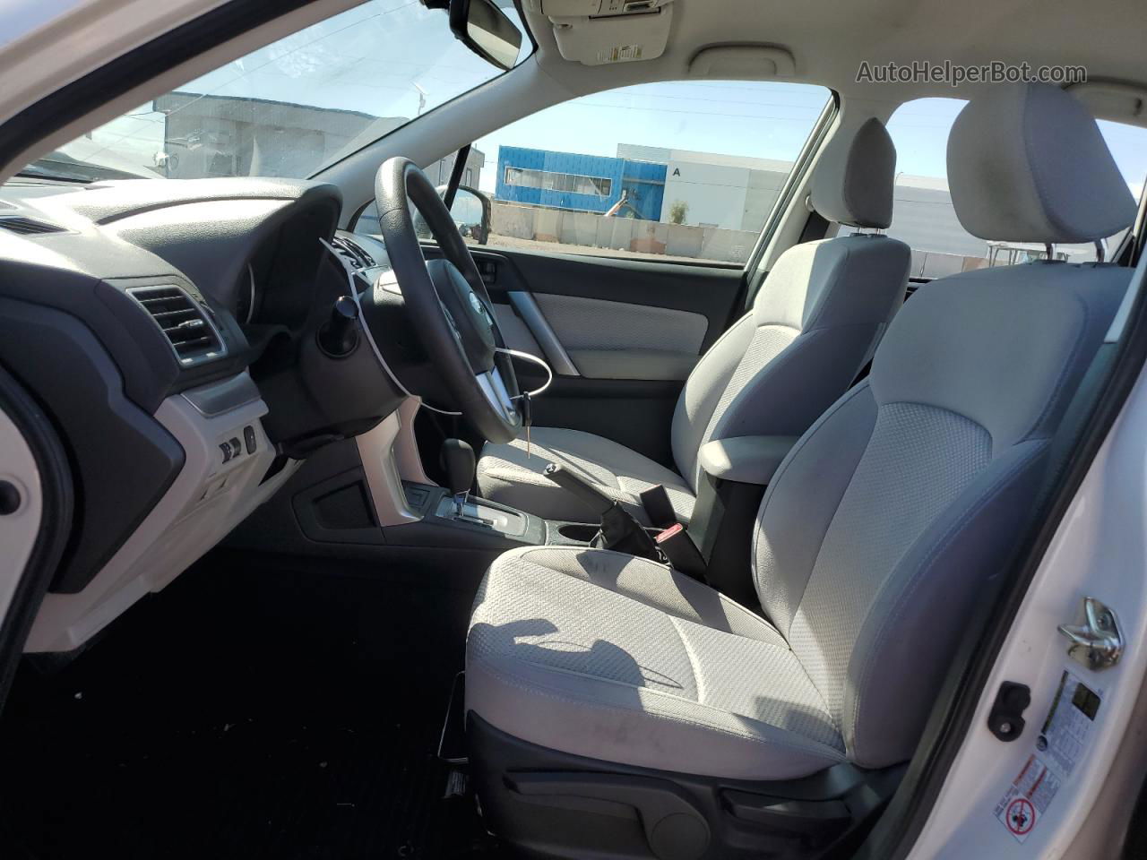 2018 Subaru Forester 2.5i White vin: JF2SJAAC9JH452652