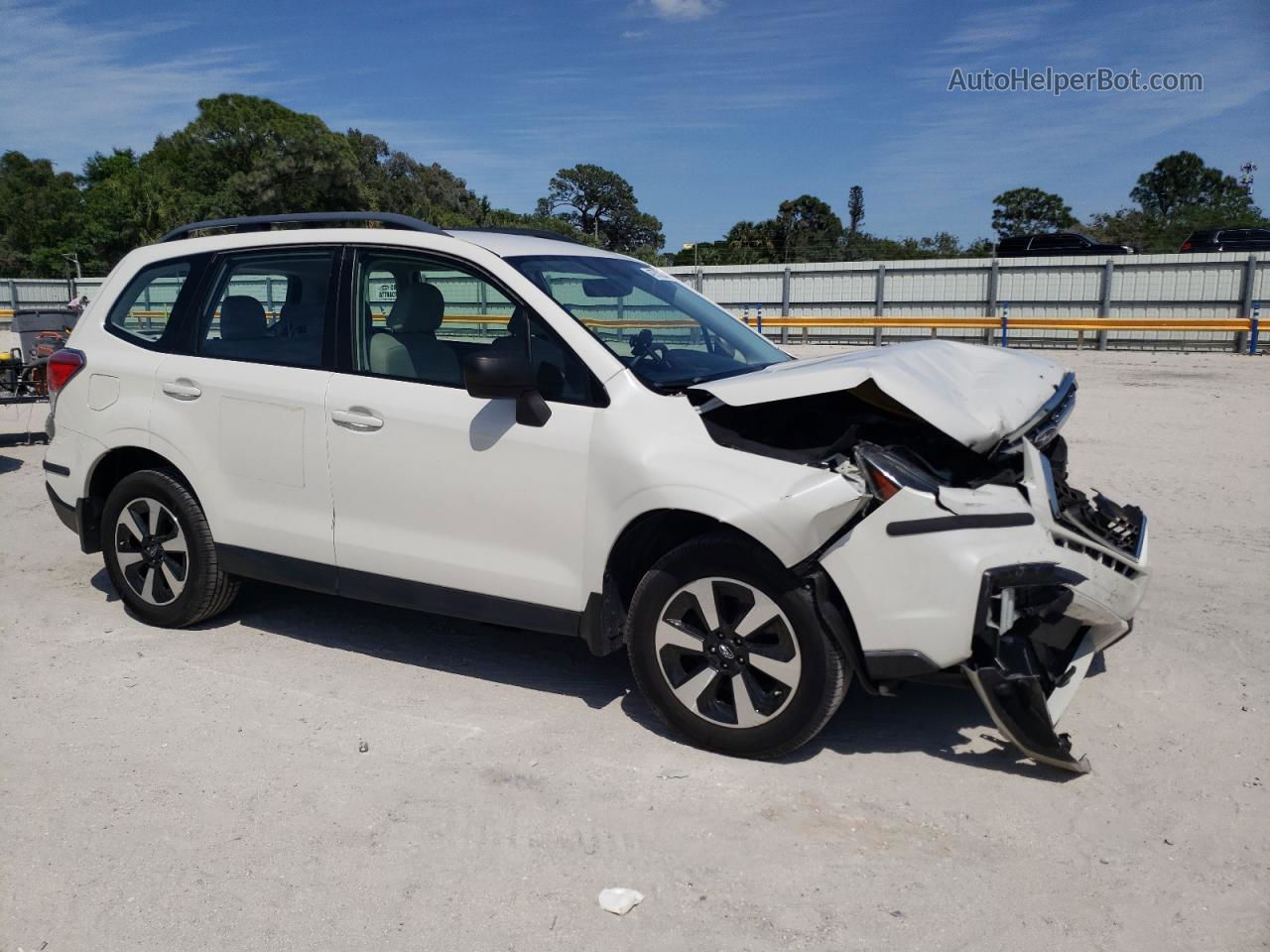 2017 Subaru Forester 2.5i White vin: JF2SJABC1HH805104