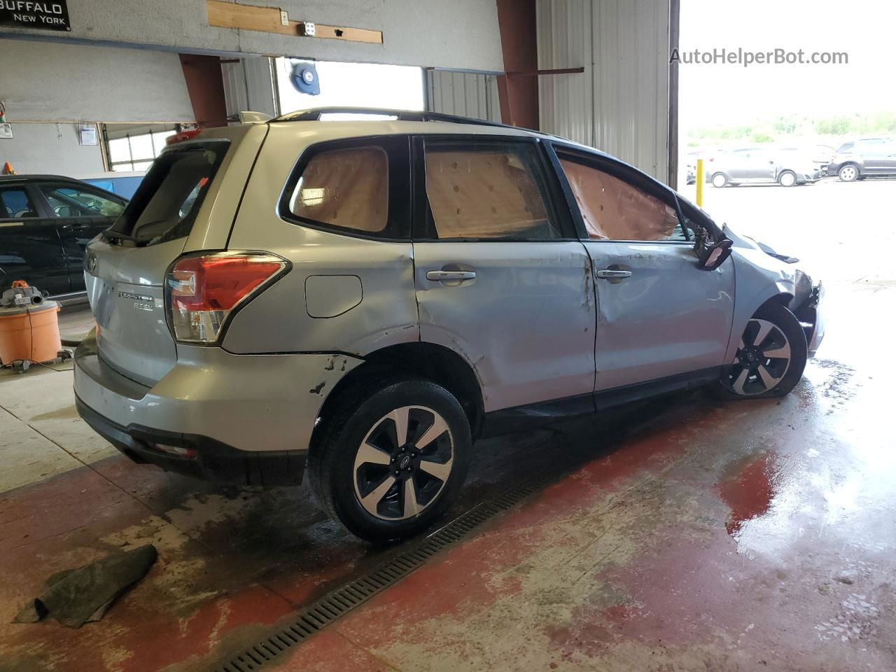 2017 Subaru Forester 2.5i Silver vin: JF2SJABC3HH806108