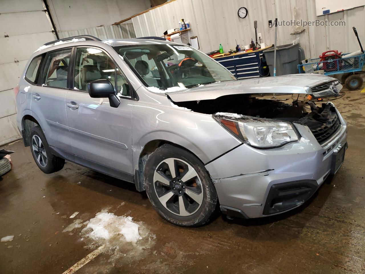 2018 Subaru Forester 2.5i Silver vin: JF2SJABC3JH563776