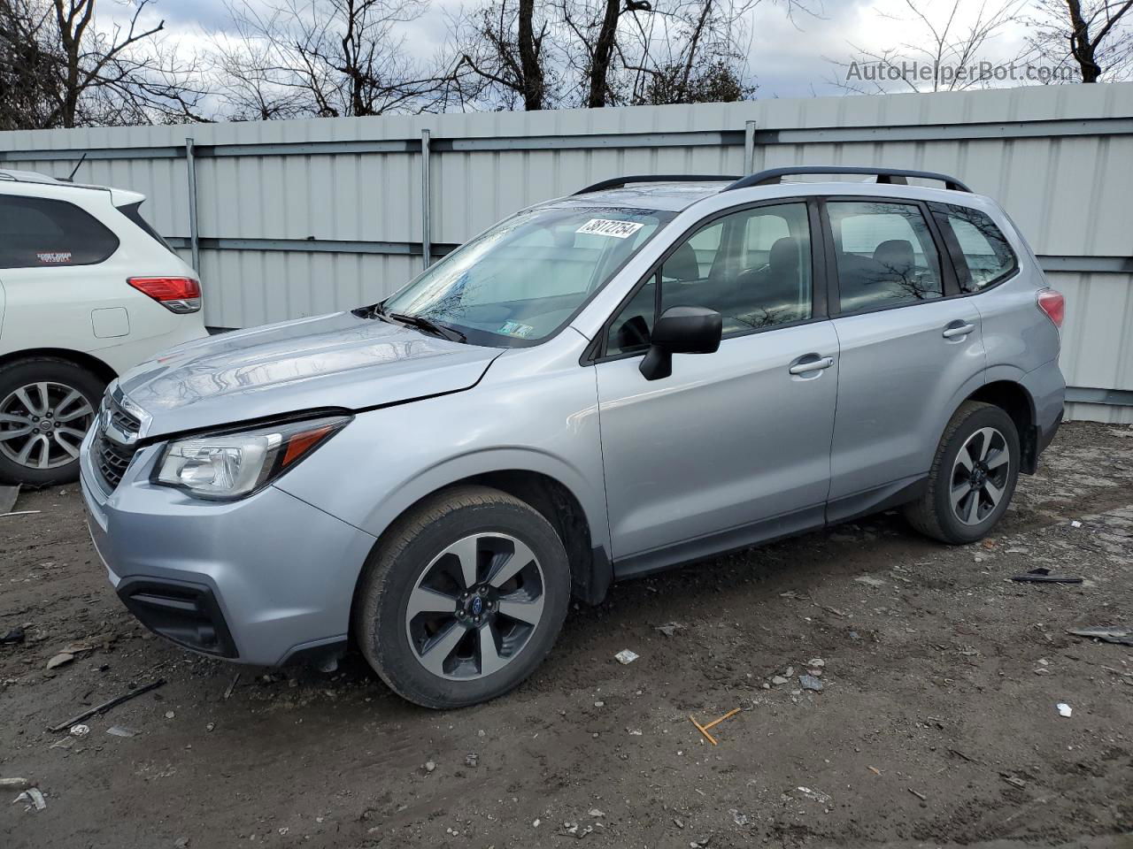 2018 Subaru Forester 2.5i Silver vin: JF2SJABC6JH461937