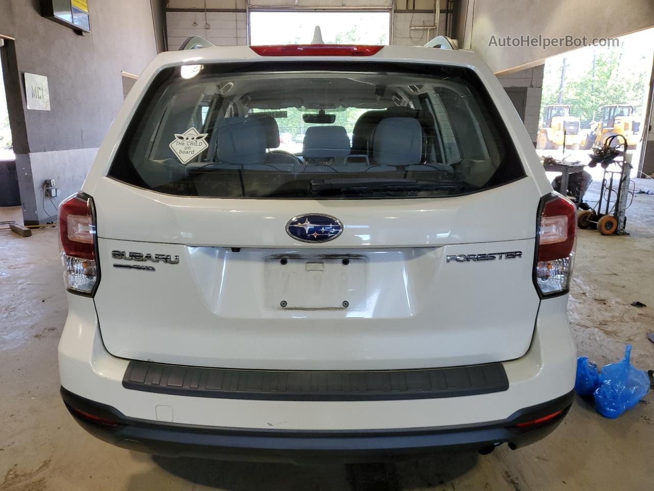 2018 Subaru Forester 2.5i White vin: JF2SJABC6JH497353