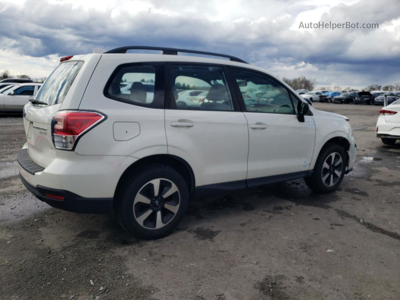 2017 Subaru Forester 2.5i White vin: JF2SJABC9HH519422