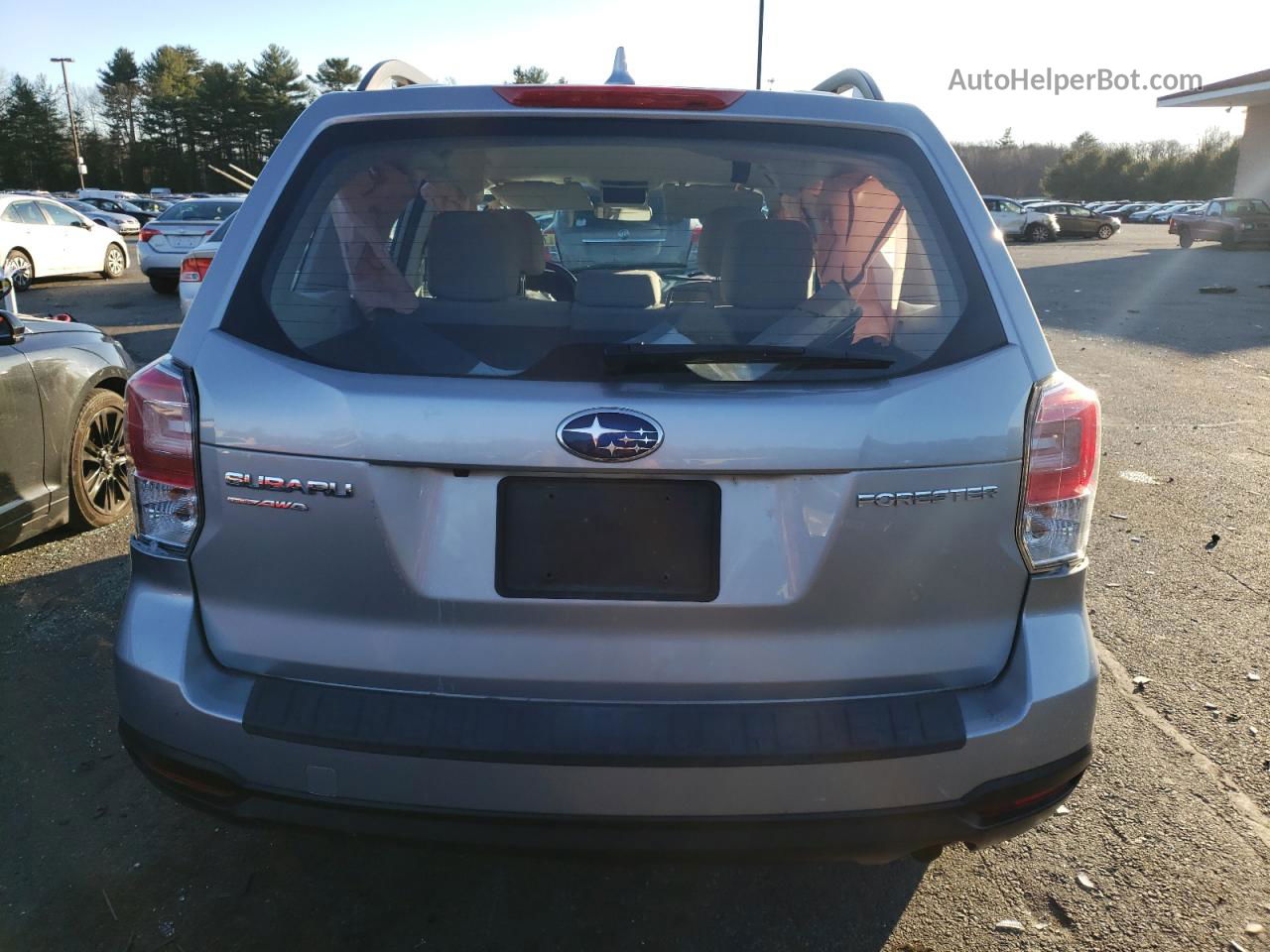 2018 Subaru Forester 2.5i Silver vin: JF2SJABC9JH527039