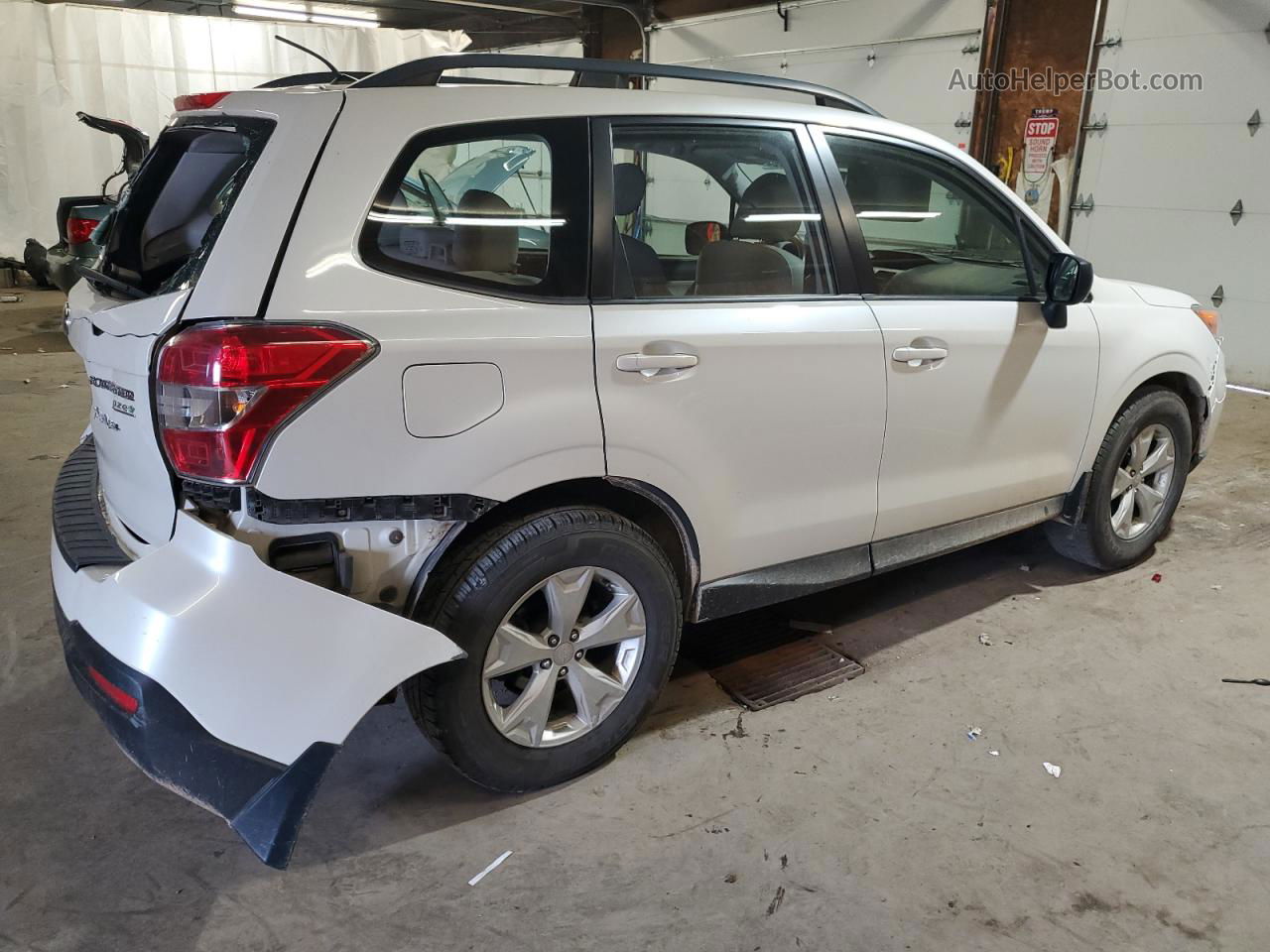 2015 Subaru Forester 2.5i White vin: JF2SJABCXFH818236