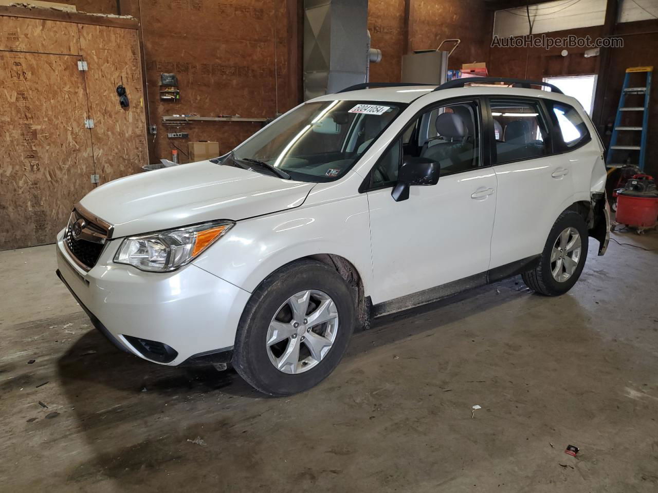 2015 Subaru Forester 2.5i White vin: JF2SJABCXFH818236