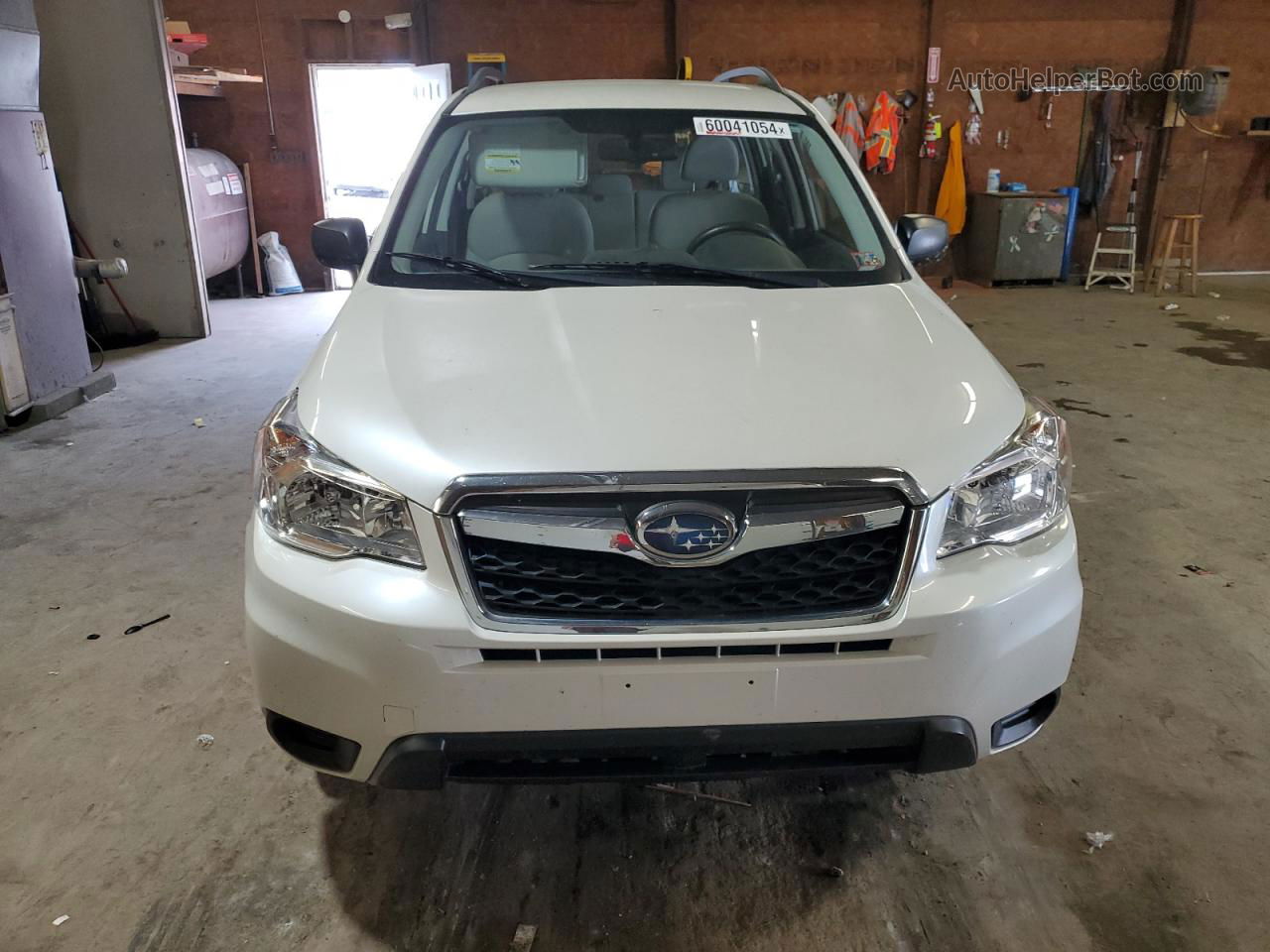 2015 Subaru Forester 2.5i White vin: JF2SJABCXFH818236