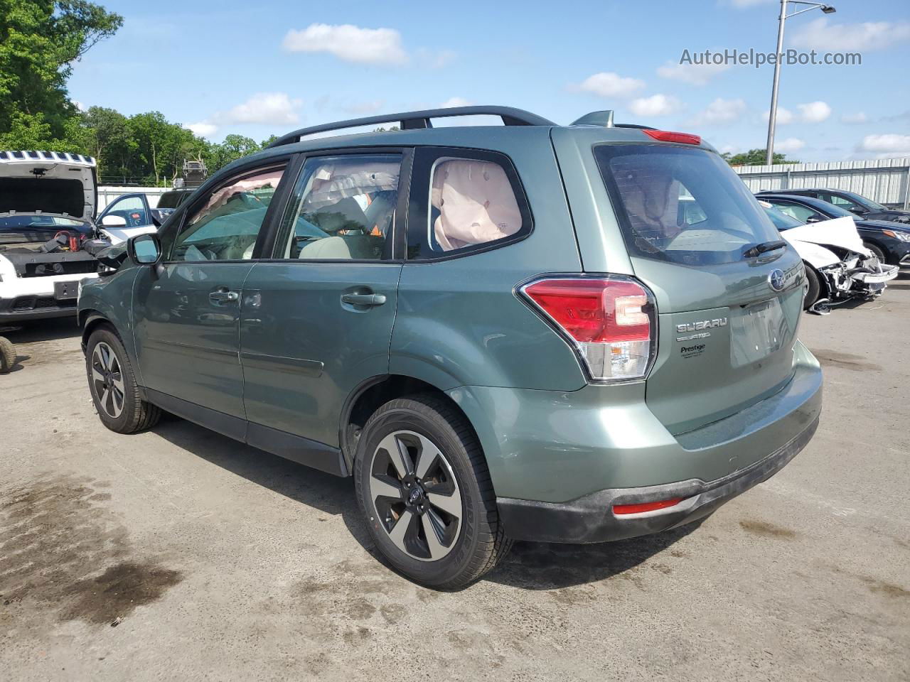 2018 Subaru Forester 2.5i Green vin: JF2SJABCXJH538440