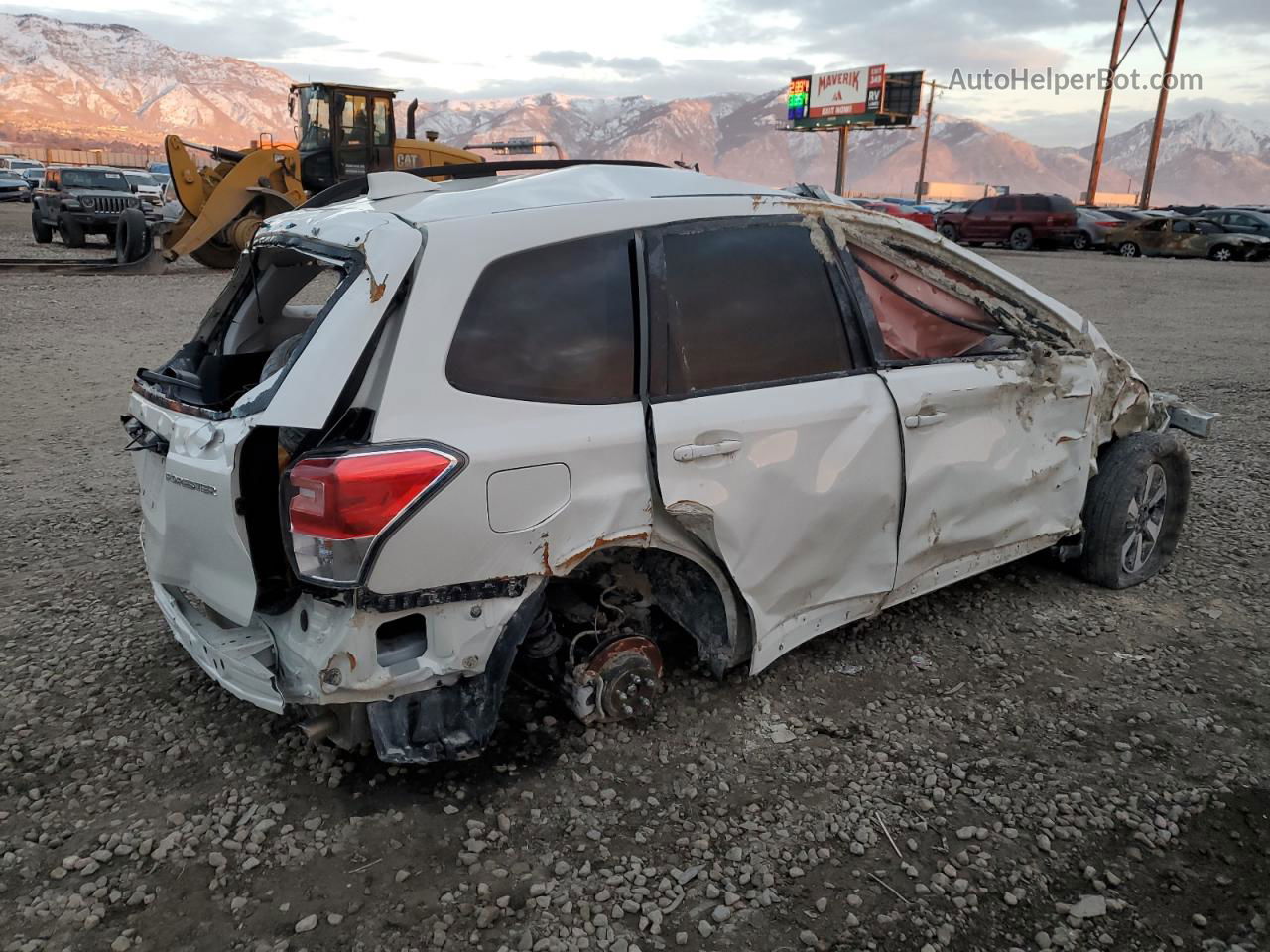 2018 Subaru Forester 2.5i Premium White vin: JF2SJADC4JH413298