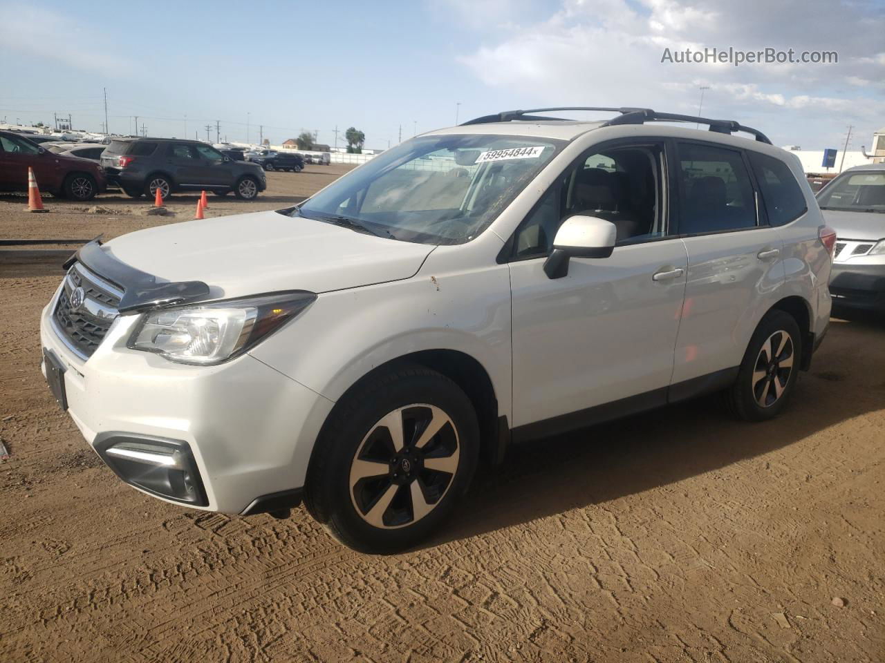 2018 Subaru Forester 2.5i Premium White vin: JF2SJAEC0JG456377