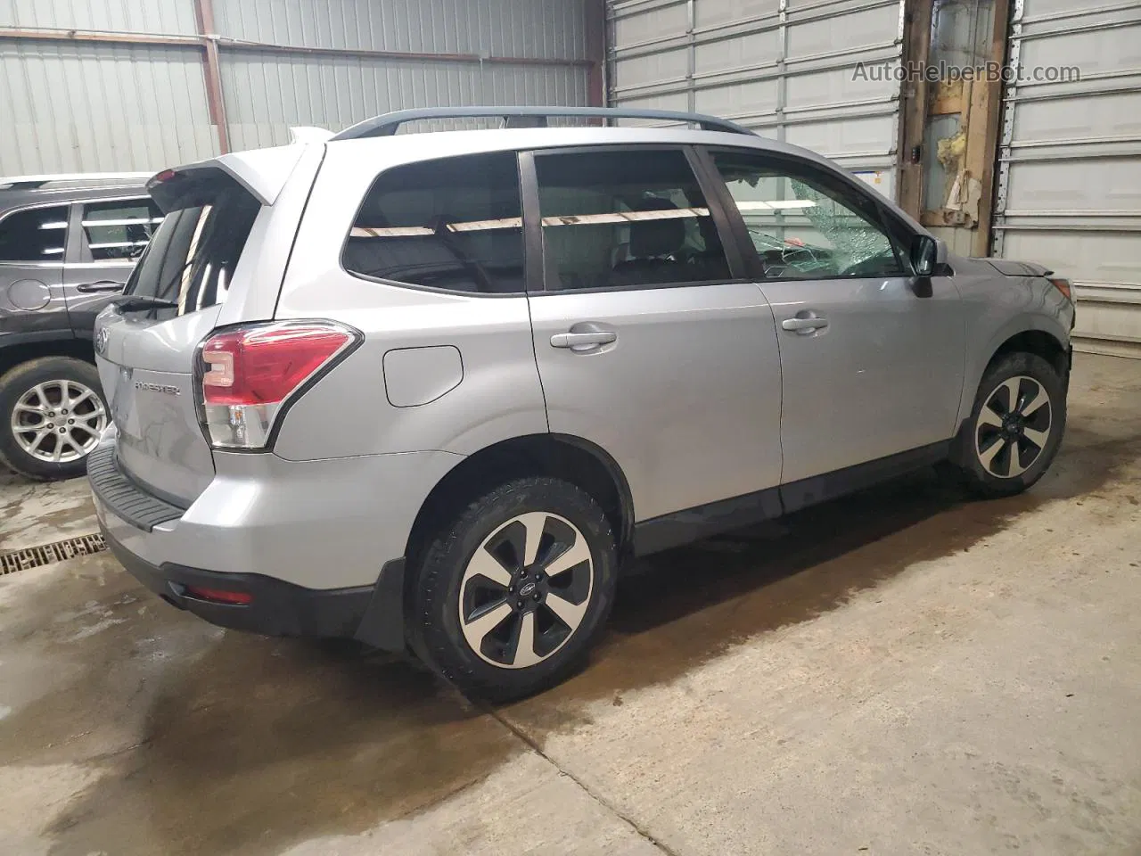 2018 Subaru Forester 2.5i Premium Серебряный vin: JF2SJAEC0JH595094