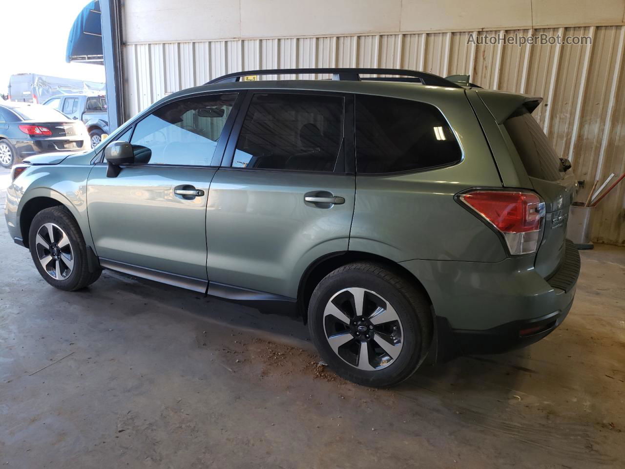 2018 Subaru Forester 2.5i Premium Green vin: JF2SJAEC2JH598367