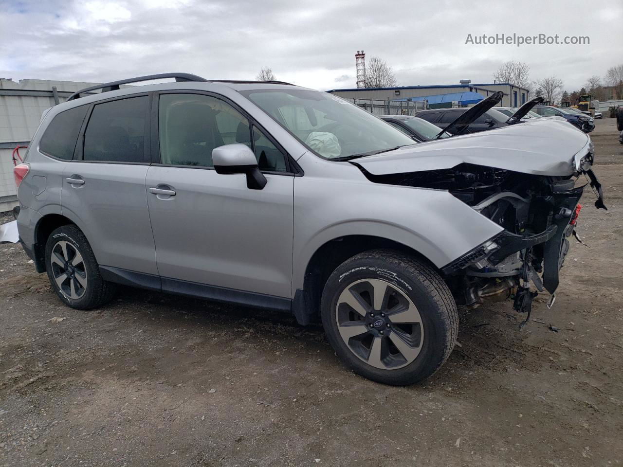 2018 Subaru Forester 2.5i Premium Серебряный vin: JF2SJAEC3JH453998