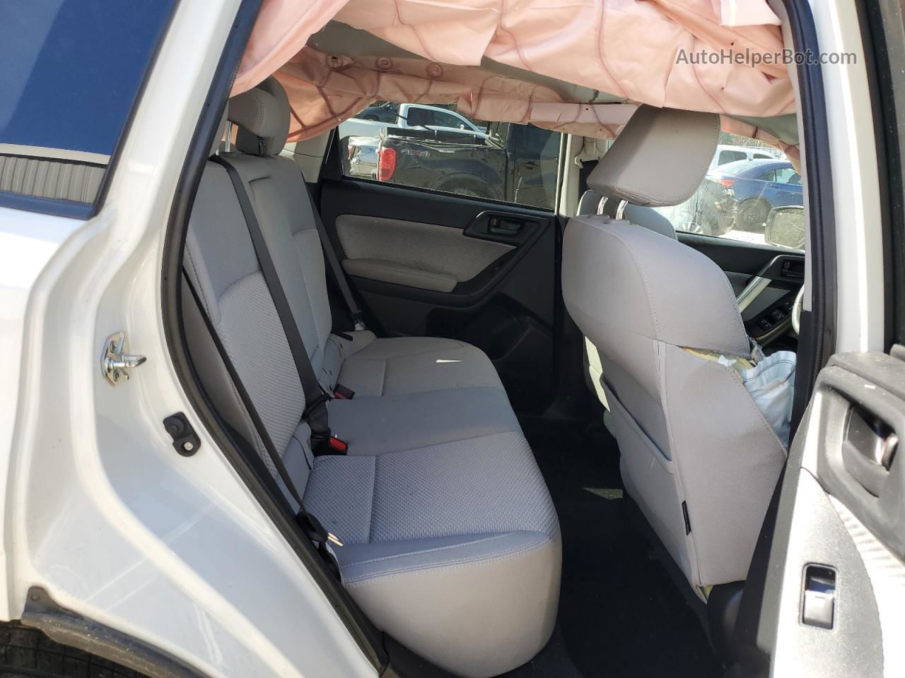 2018 Subaru Forester 2.5i Premium White vin: JF2SJAEC6JG570898