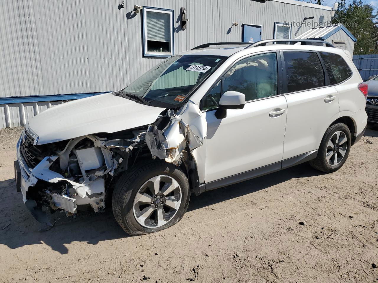 2018 Subaru Forester 2.5i Premium White vin: JF2SJAEC6JG570898