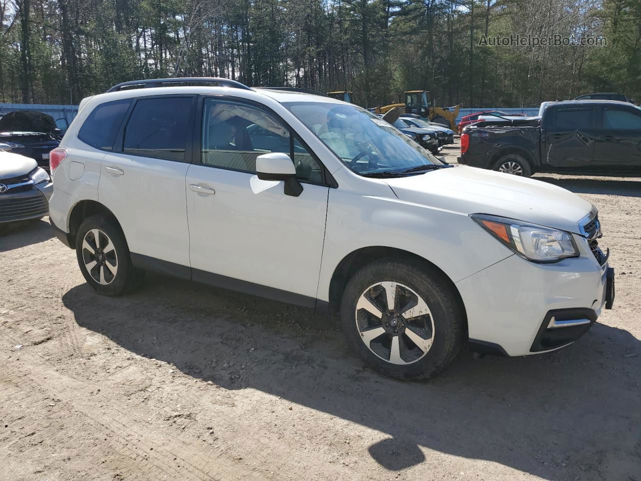 2018 Subaru Forester 2.5i Premium White vin: JF2SJAEC6JG570898