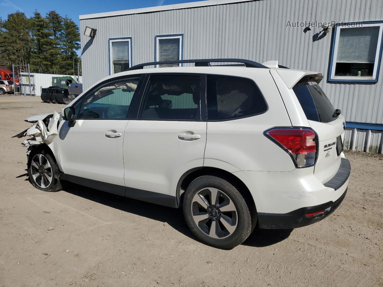 2018 Subaru Forester 2.5i Premium White vin: JF2SJAEC6JG570898