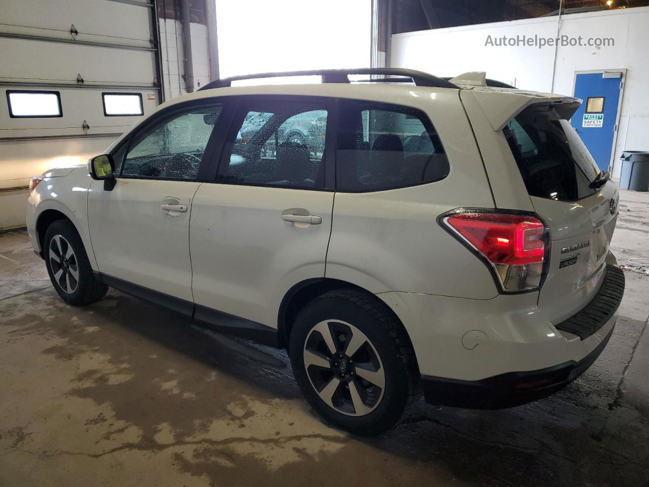 2018 Subaru Forester 2.5i Premium White vin: JF2SJAEC7JH458699