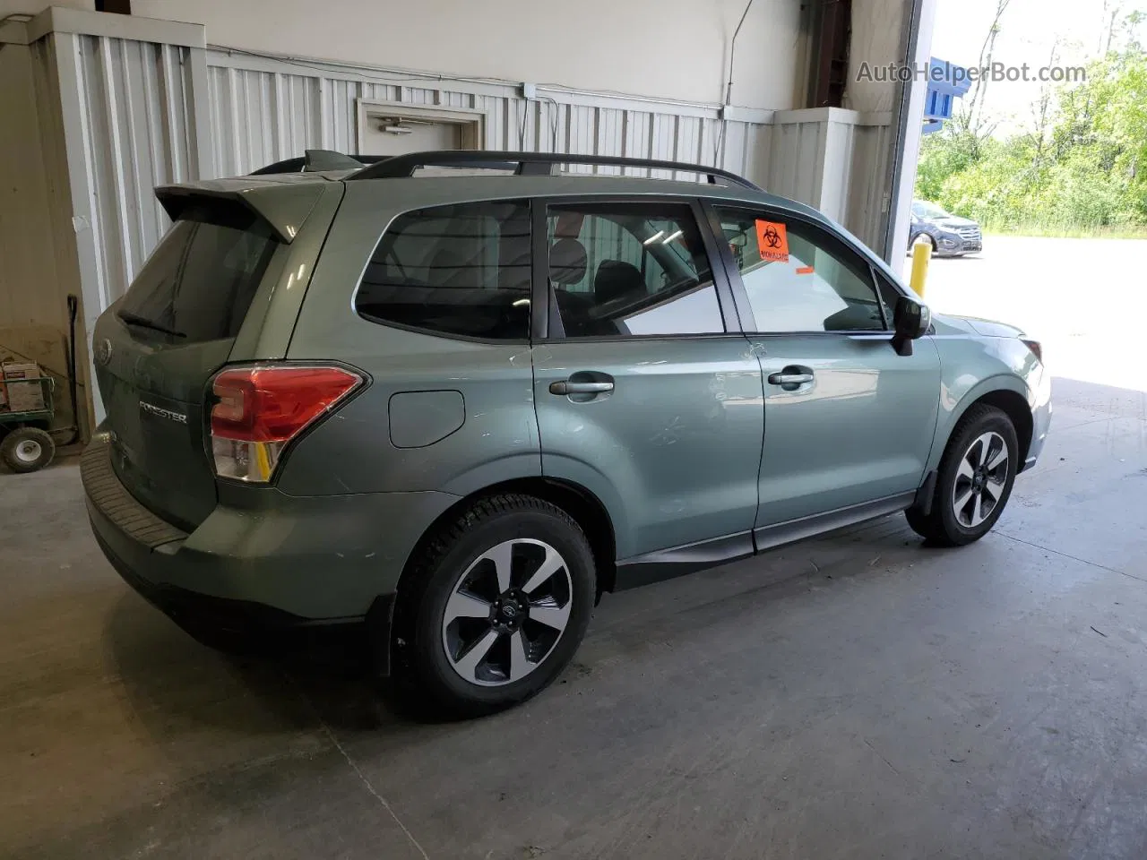 2018 Subaru Forester 2.5i Premium Green vin: JF2SJAECXJH447891