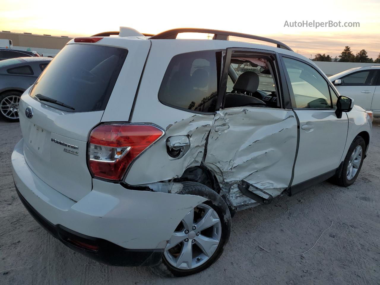 2016 Subaru Forester 2.5i Premium White vin: JF2SJAFC1GH562578