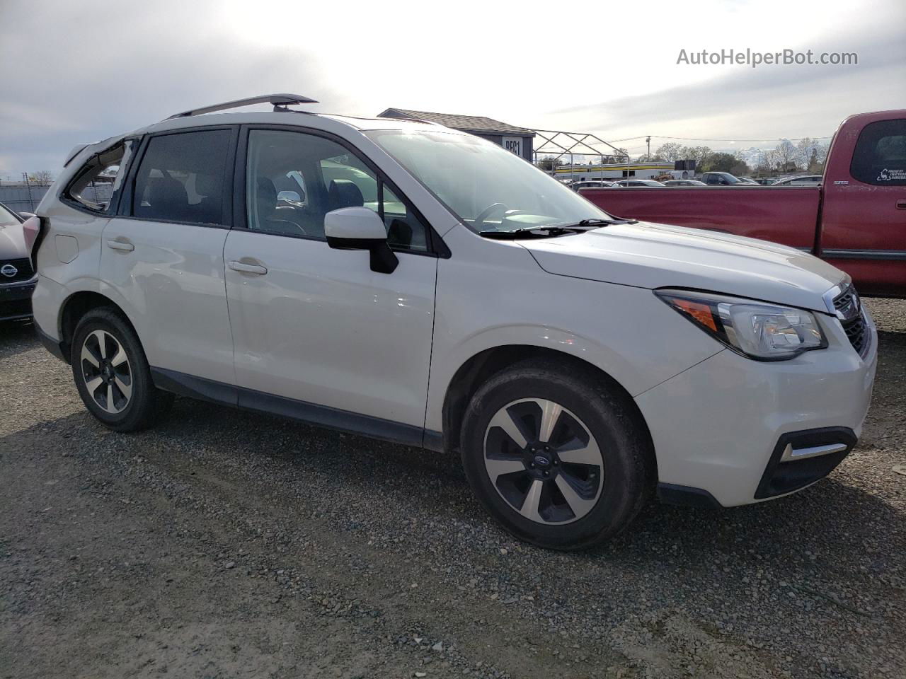 2017 Subaru Forester 2.5i Premium White vin: JF2SJAGC0HH586421