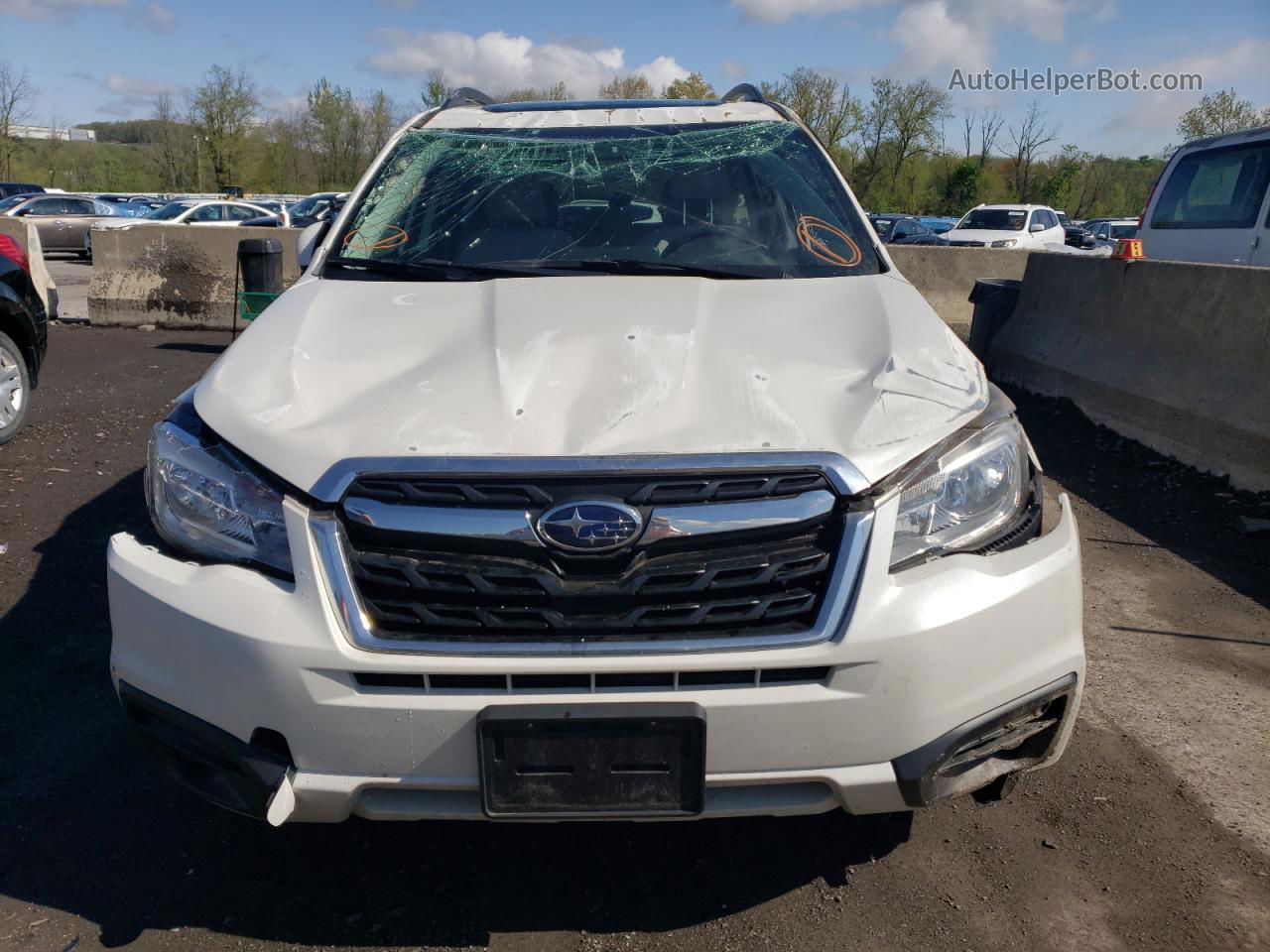 2018 Subaru Forester 2.5i Premium White vin: JF2SJAGC6JH516380