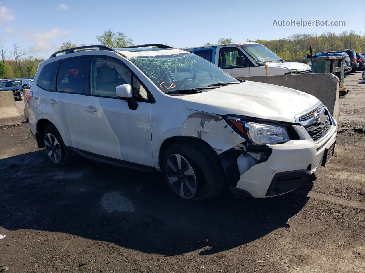 2018 Subaru Forester 2.5i Premium White vin: JF2SJAGC6JH516380