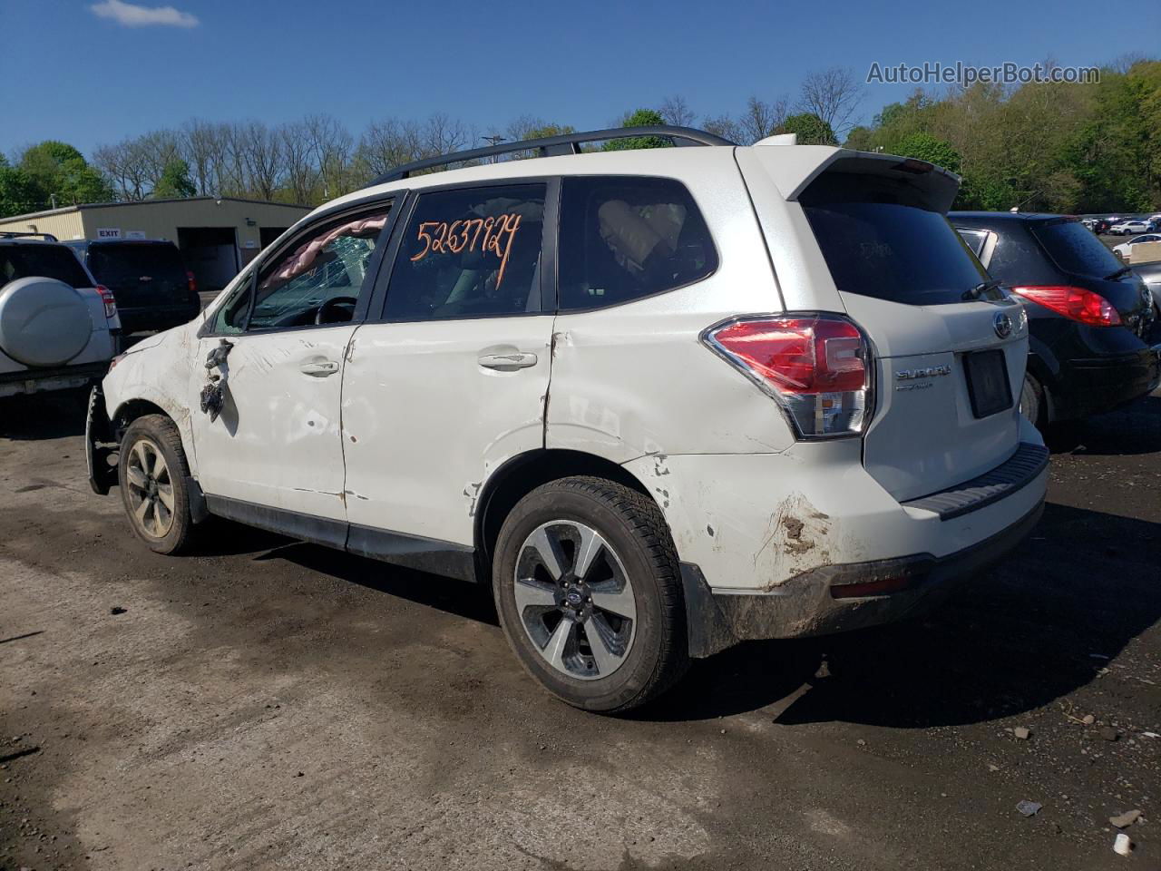 2018 Subaru Forester 2.5i Premium White vin: JF2SJAGC6JH516380