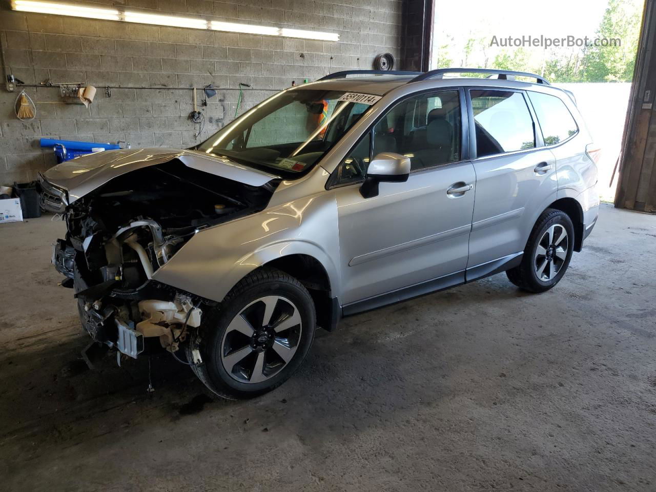 2017 Subaru Forester 2.5i Limited Silver vin: JF2SJAJC2HH454639