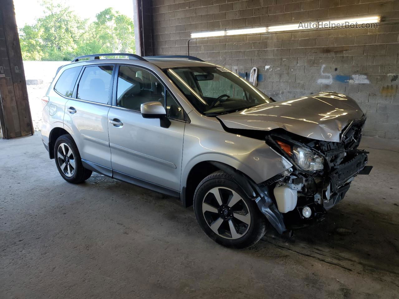 2017 Subaru Forester 2.5i Limited Silver vin: JF2SJAJC2HH454639