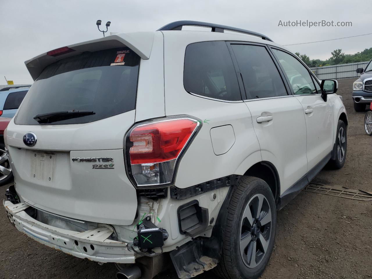 2017 Subaru Forester 2.5i Limited White vin: JF2SJARC6HH554134