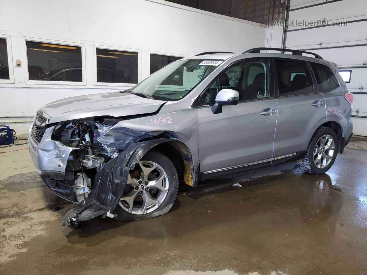 2017 Subaru Forester 2.5i Touring Silver vin: JF2SJATC1HH529442