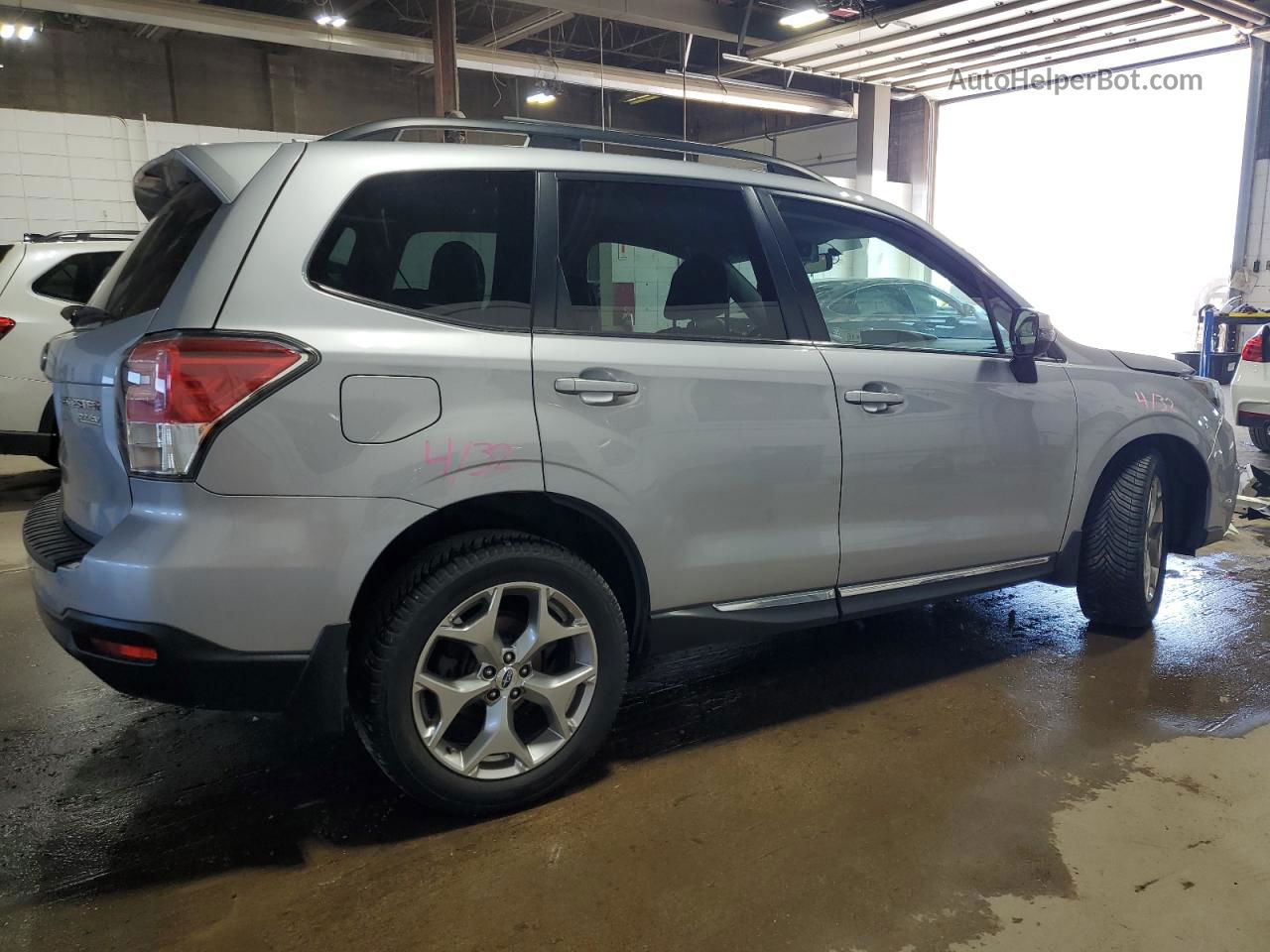 2017 Subaru Forester 2.5i Touring Silver vin: JF2SJATC1HH529442