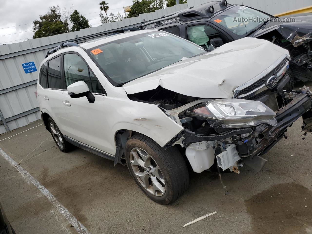 2018 Subaru Forester 2.5i Touring White vin: JF2SJAWC0JH579718