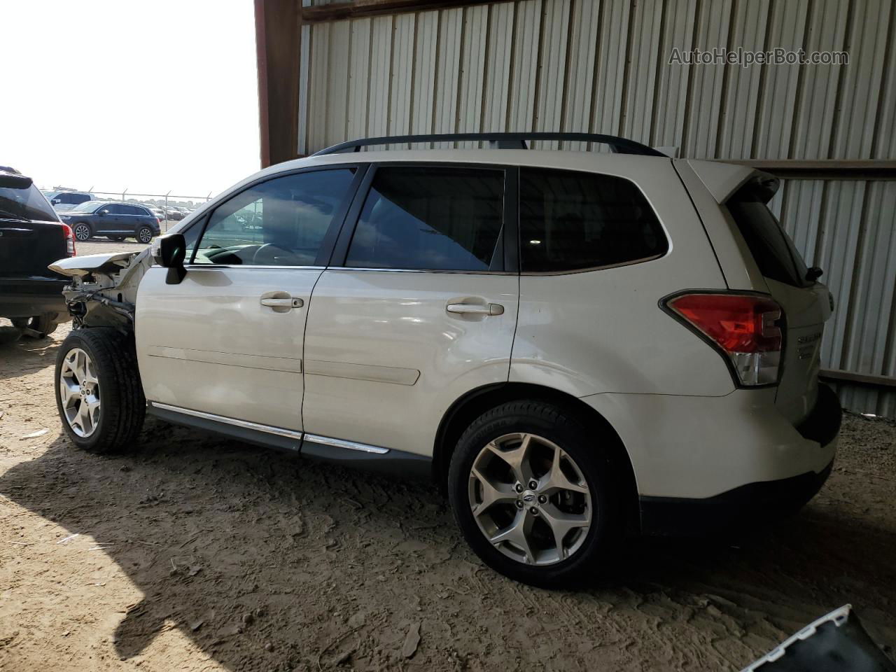 2018 Subaru Forester 2.5i Touring White vin: JF2SJAWC1JH504414