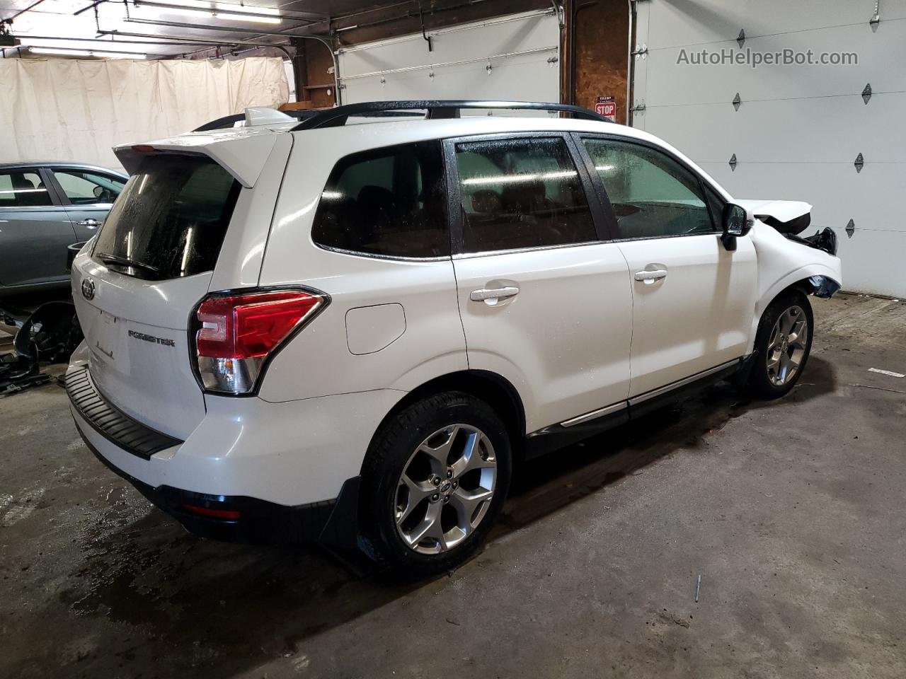 2018 Subaru Forester 2.5i Touring White vin: JF2SJAWC2JH445857