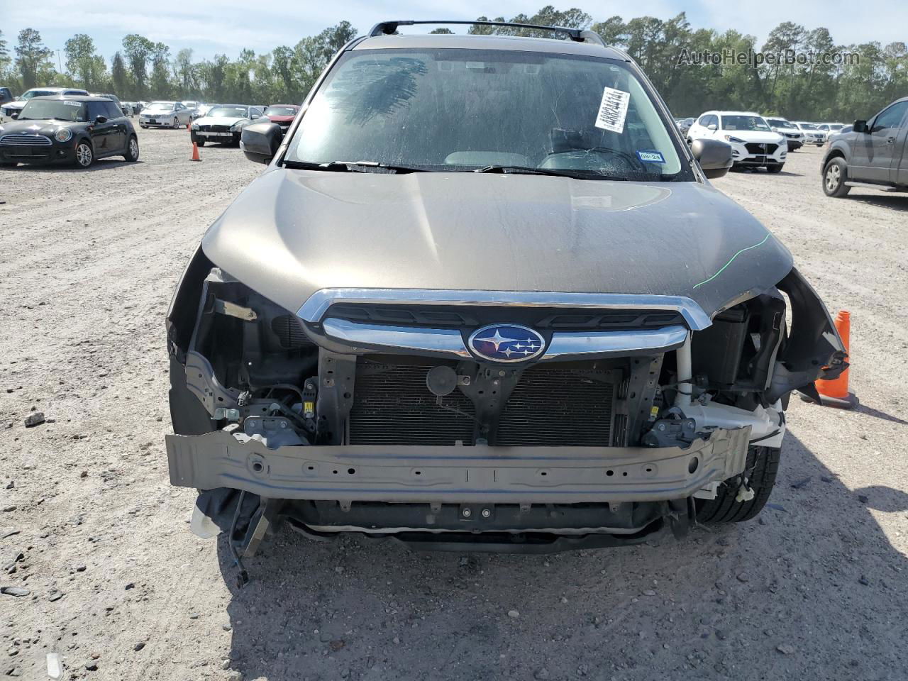 2018 Subaru Forester 2.5i Touring Tan vin: JF2SJAWC6JH582915