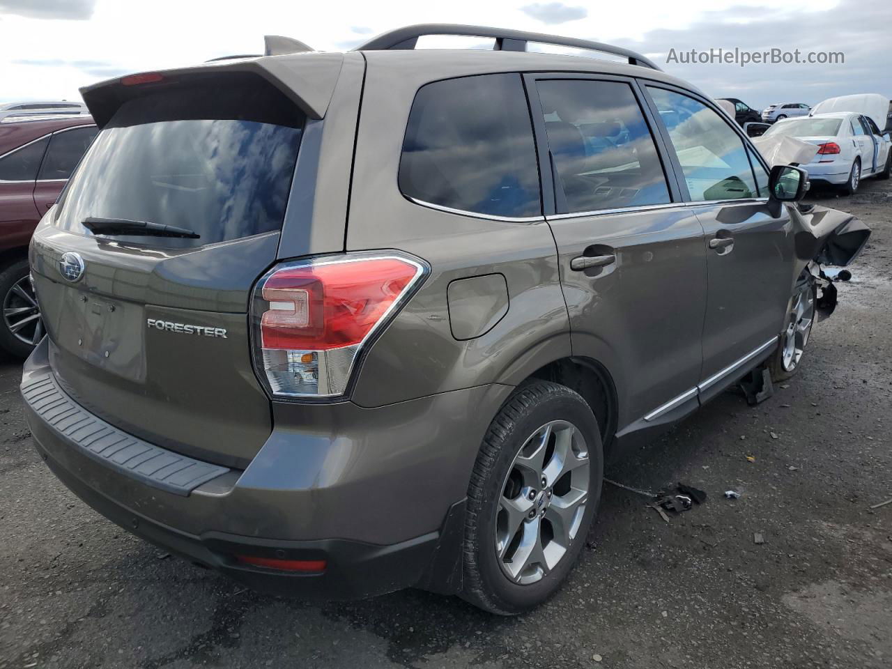 2018 Subaru Forester 2.5i Touring Коричневый vin: JF2SJAWC8JH599568