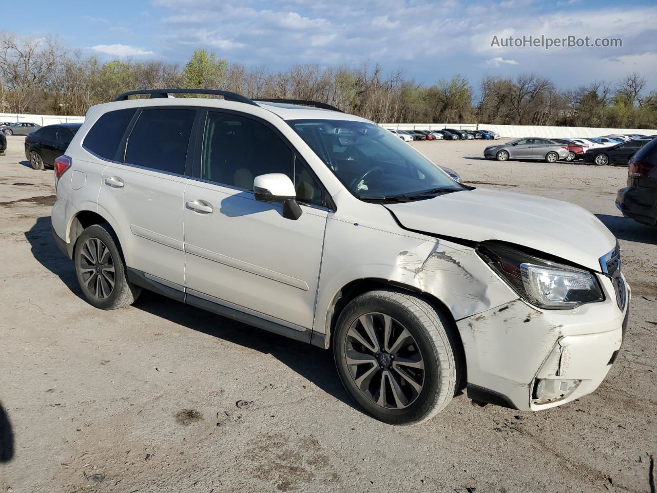 2018 Subaru Forester 2.0xt Touring White vin: JF2SJGWCXJH555574