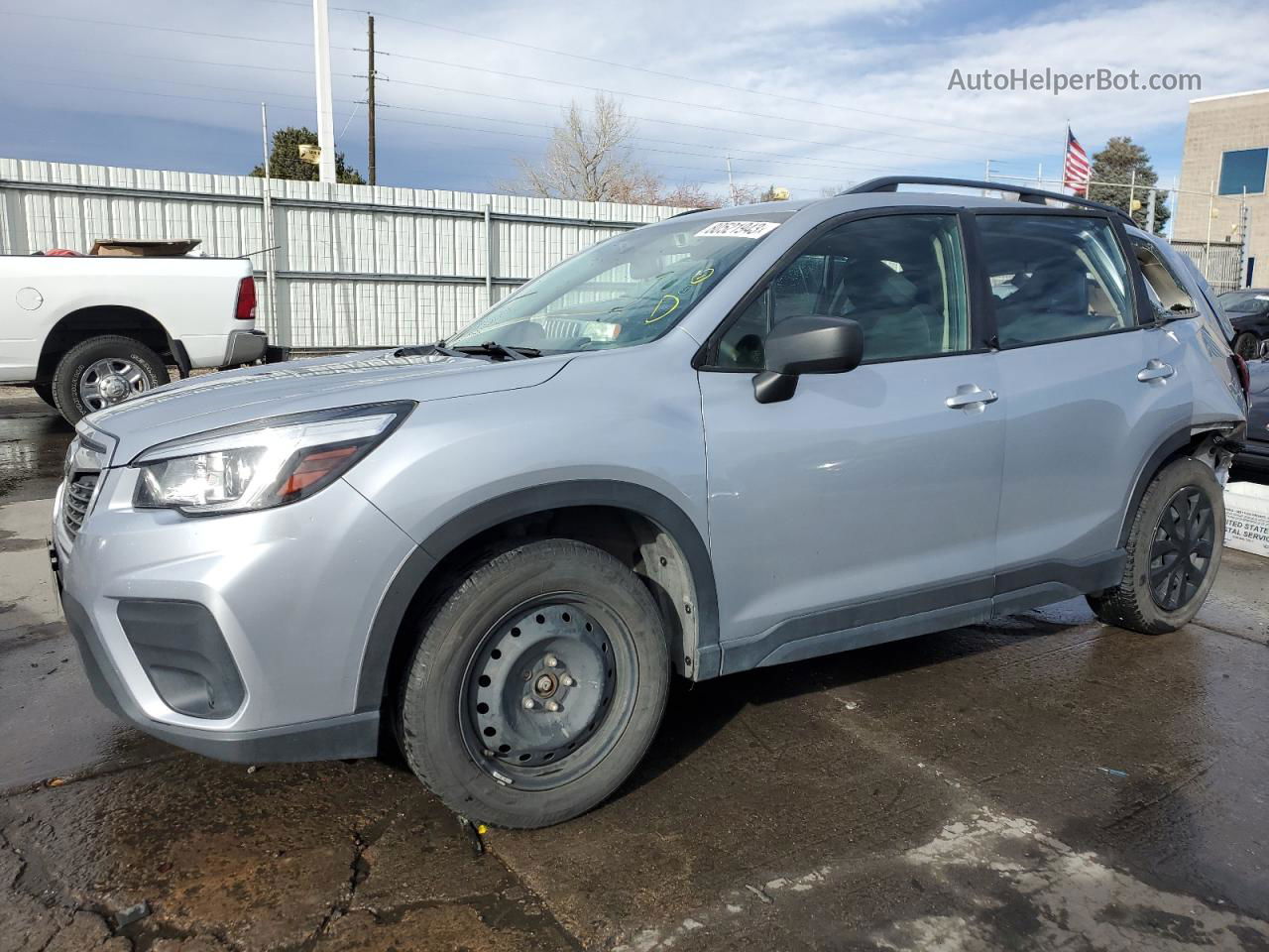 2019 Subaru Forester  Silver vin: JF2SKACC0KH428025