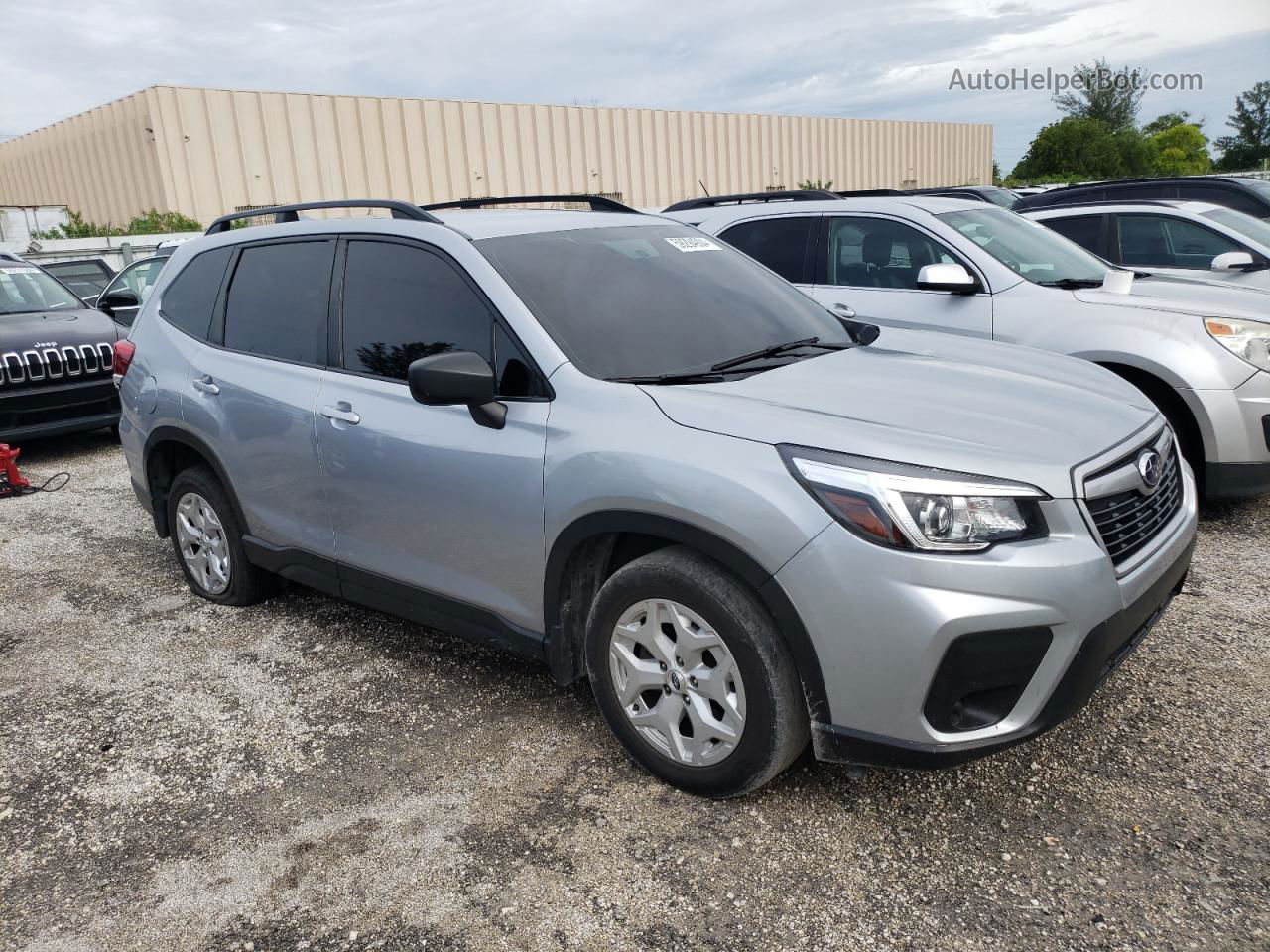 2019 Subaru Forester  Silver vin: JF2SKACC3KH418881