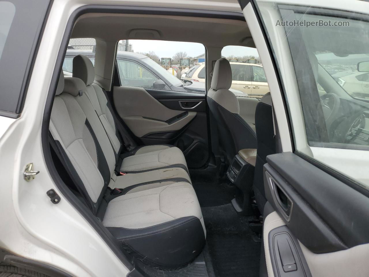 2019 Subaru Forester  White vin: JF2SKACC3KH484265