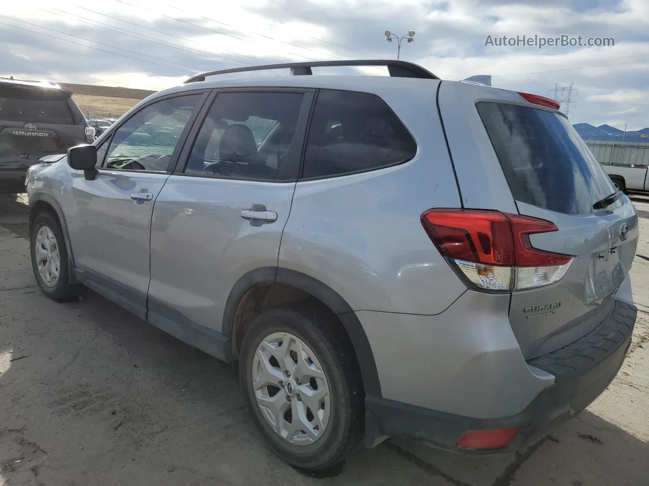 2019 Subaru Forester  Silver vin: JF2SKACC7KH579427