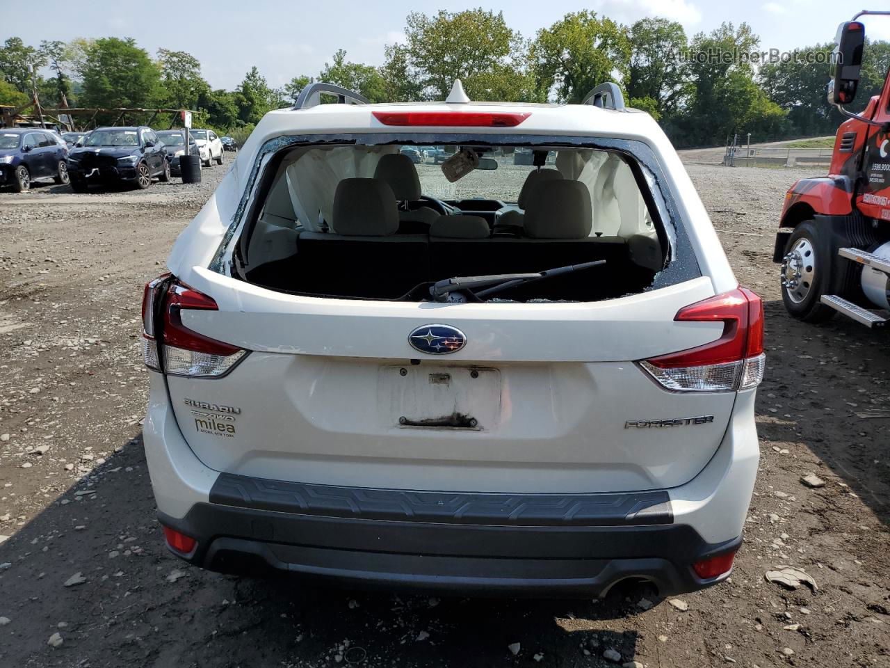 2019 Subaru Forester  White vin: JF2SKACCXKH474560